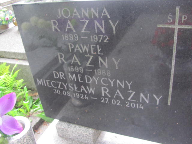 Irena Raźny 1930 Kraków-Salwator - Grobonet - Wyszukiwarka osób pochowanych